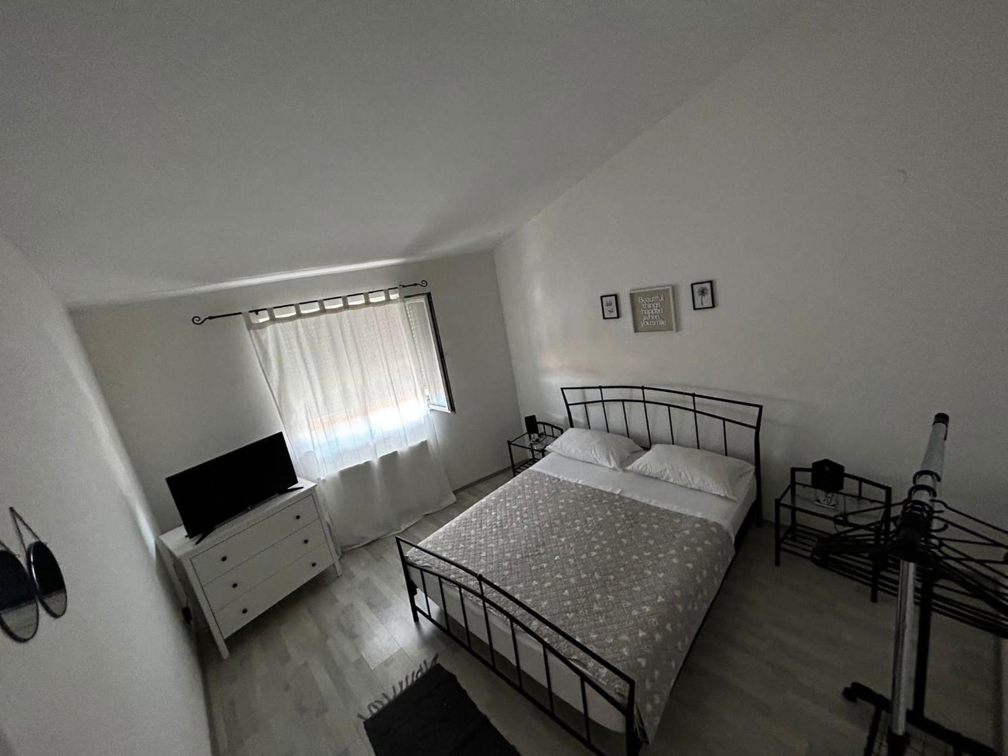 Apartments Petrovic Pirovac Chambre photo